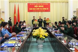 Trung tướng Dương Đình Thông chủ trì bàn giao chức vụ Chính ủy Bộ CHQS tỉnh Cao Bằng